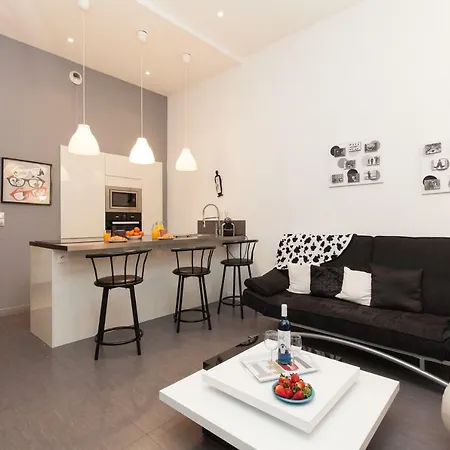 Charlie Chaplin 2 Pieces 3 Etoiles Calme Plein Centre De Cannes, 5mn Des Plages Et Palais Cannes
