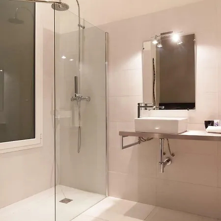 公寓 Charlie Chaplin 2 Pieces 3 Etoiles Calme Plein Centre De Cannes, 5mn Des Plages Et Palais 戛纳