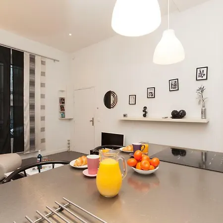 Charlie Chaplin 2 Pieces 3 Etoiles Calme Plein Centre De Cannes, 5mn Des Plages Et Palais *