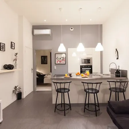 Apartment Charlie Chaplin 2 Pieces 3 Etoiles Calme Plein Centre De Cannes, 5mn Des Plages Et Palais
